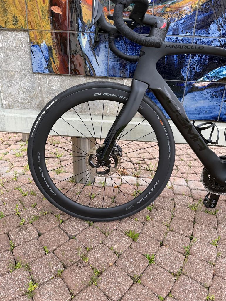 Used Pinarello DOGMA F DURA ACE Di2 Disc 2023 2023 Road & Gravel — image 4 of 10