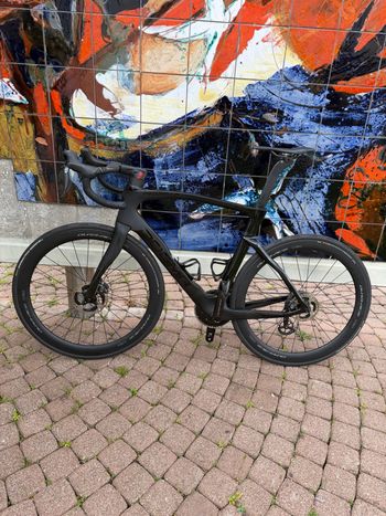 Used Pinarello DOGMA F DURA ACE Di2 Disc 2023 2023 Road & Gravel — image 2 of 10