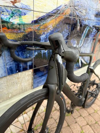 Used Pinarello DOGMA F DURA ACE Di2 Disc 2023 2023 Road & Gravel — image 7 of 10