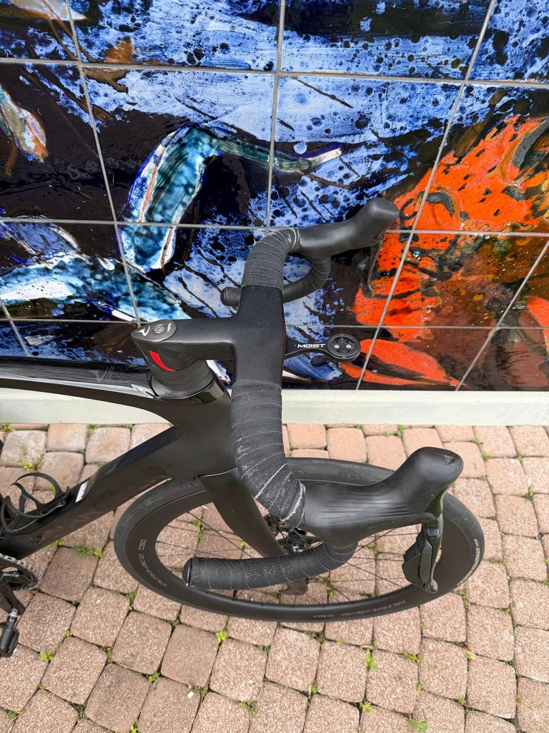 Used Pinarello DOGMA F DURA ACE Di2 Disc 2023 2023 Road & Gravel — image 8 of 10