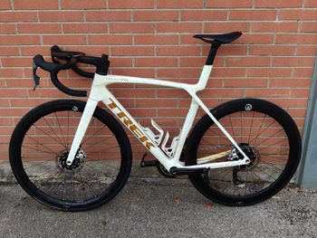 Used Trek Madone SLR 9 AXS Gen 8 2025 2025 Road & Gravel — image 2 of 11