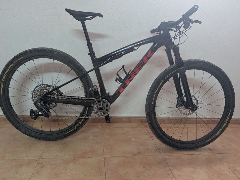 Brugt Trek Supercaliber SLR 9.8 GX AXS Gen 2 2024 2024 MTB