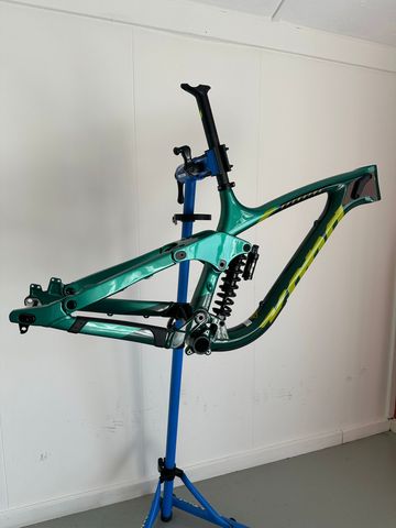 Kona Operator CR 2021 Frameset 2021 Mountainbike de segunda mano, Verde — imagen 3 de 6