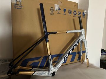 Used Giant TCR Advanced SL Frameset 2026 Frameset 2026 Road & Gravel, White — image 9 of 15