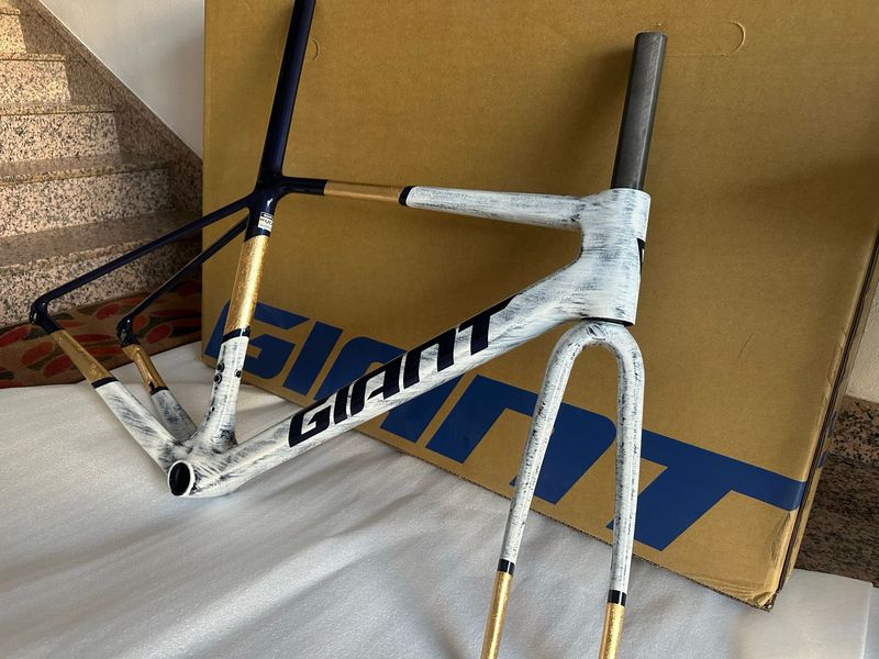 Used Giant TCR Advanced SL Frameset 2026 Frameset 2026 Road & Gravel, White — image 2 of 15