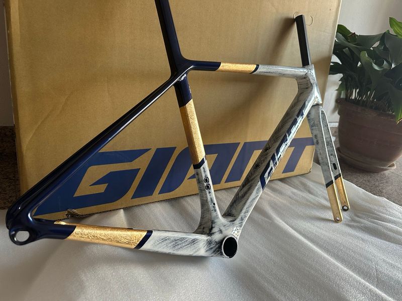Used Giant TCR Advanced SL Frameset 2026 Frameset 2026 Road & Gravel, White — image 1 of 15
