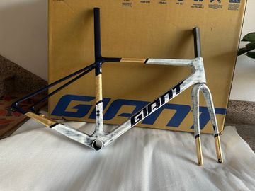 Used Giant TCR Advanced SL Frameset 2026 Frameset 2026 Road & Gravel, White — image 7 of 15