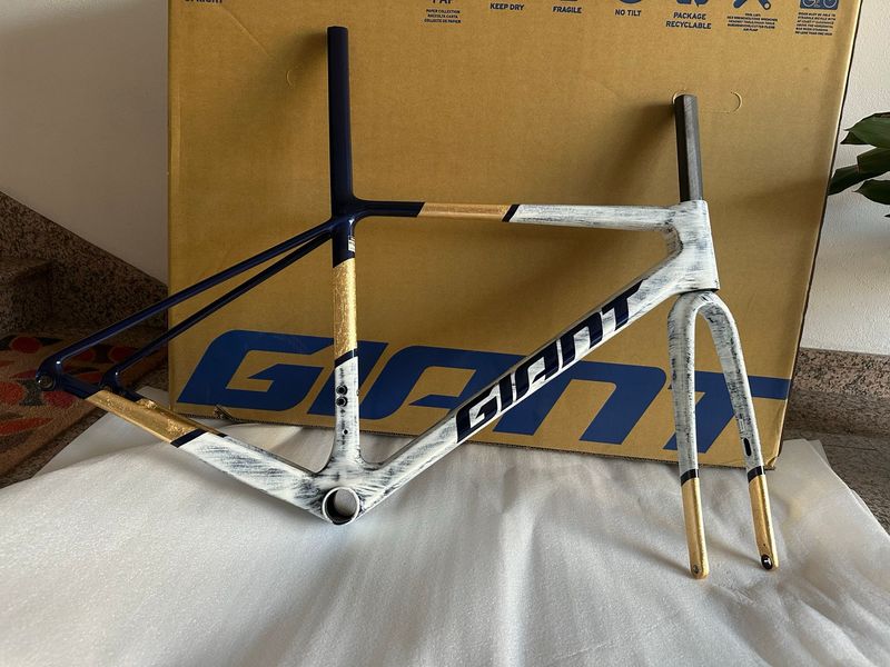 Used Giant TCR Advanced SL Frameset 2026 Frameset 2026 Road & Gravel, White — image 7 of 15