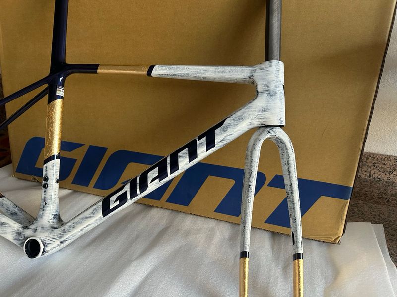 Used Giant TCR Advanced SL Frameset 2026 Frameset 2026 Road & Gravel, White — image 4 of 15