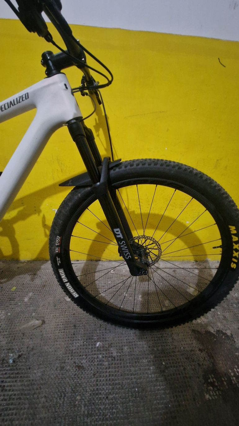 Used Specialized Epic 8 EVO Pro - SRAM X0 AXS, FOX Factory 2024 2024 Mountainbike, White, 29 — image 2 of 15