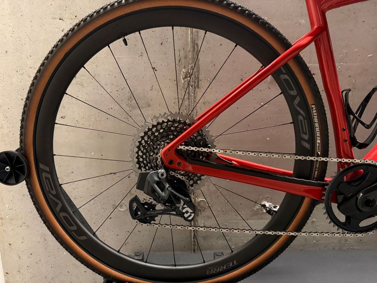 Used Specialized Diverge Pro Carbon 2021 2021 Road & Gravel, Red — image 2 of 8