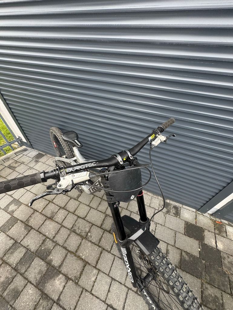 Used Trek Session 9 X01 2025 2025 Mountainbike, Light Gray, 29 — image 6 of 8