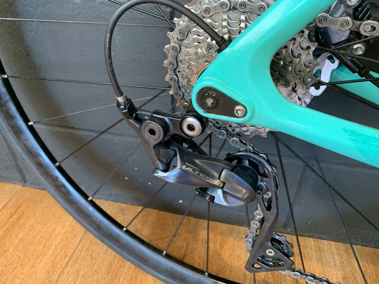 Used Bianchi Sprint Disc Ultegra 2021 2021 Road & Gravel, Green — image 4 of 9