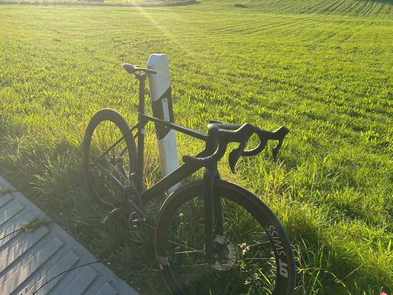 Used Canyon Ultimate CF SLX 8 Di2 2023 2023 Road & Gravel, Schwarz — image 3 of 7