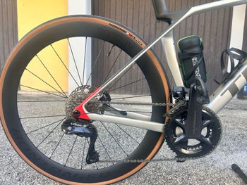 Used Trek Madone SL 7 Gen 8 2025 2025 Road & Gravel, Hellgrau — image 3 of 4