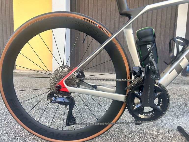 Used Trek Madone SL 7 Gen 8 2025 2025 Road & Gravel, Hellgrau — image 3 of 4