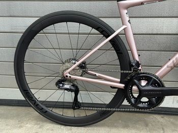 Used Specialized Tarmac SL8 Expert 2025 2025 Road & Gravel, Red — image 3 of 4