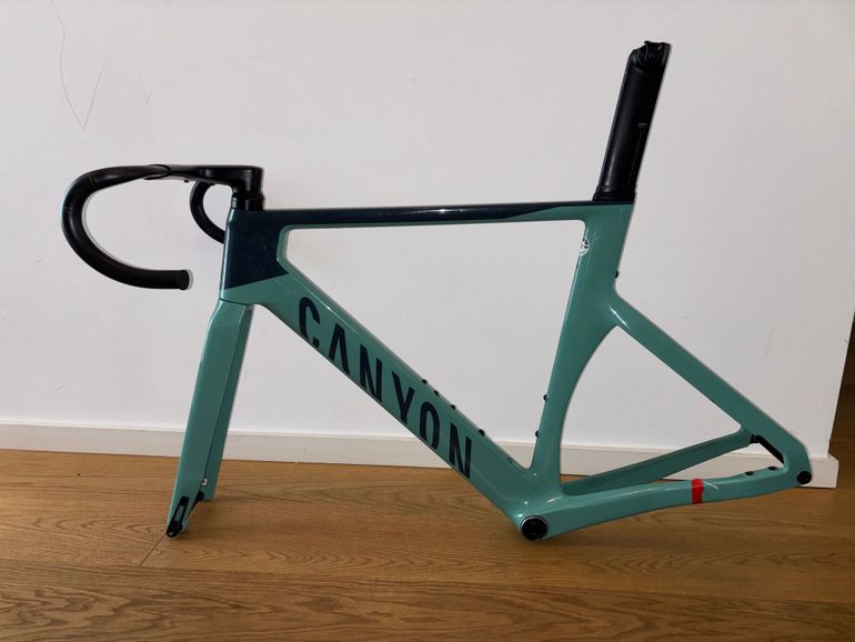 Used Canyon Aeroad CF SLX 8 Disc Di2 2022 Frameset 2022 Road & Gravel, Green — image 2 of 14