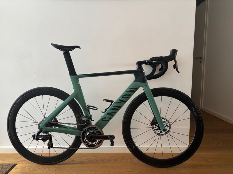 Brugt Canyon Aeroad CF SLX 8 Disc Di2 2022 Frameset 2022 Road & Gravel
