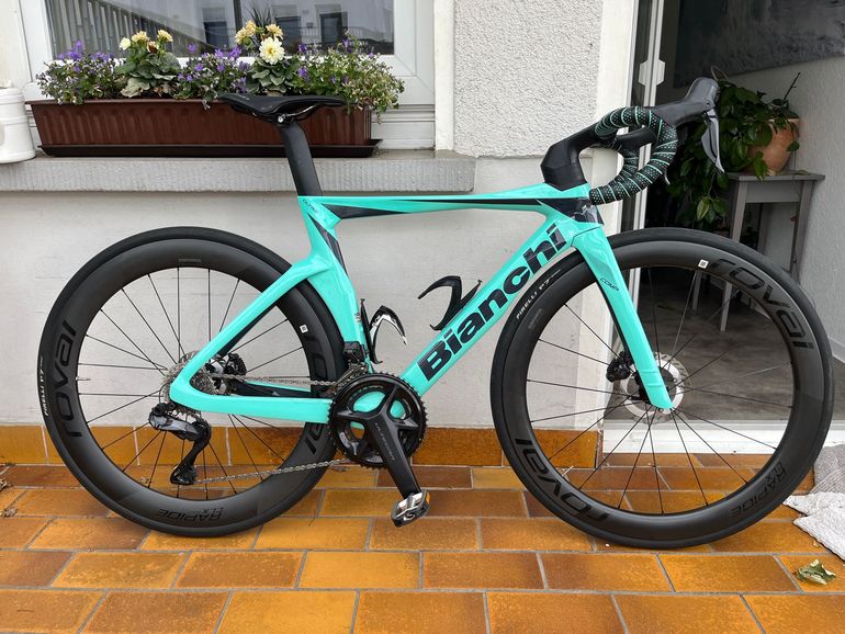 Used Bianchi Oltre Comp Ultegra Di2 2024 2024 Road & Gravel, Blau — image 1 of 10