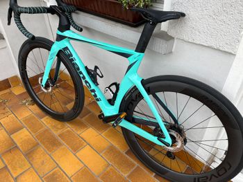 Used Bianchi Oltre Comp Ultegra Di2 2024 2024 Road & Gravel, Blau — image 9 of 10
