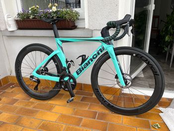Used Bianchi Oltre Comp Ultegra Di2 2024 2024 Road & Gravel, Blau — image 2 of 10