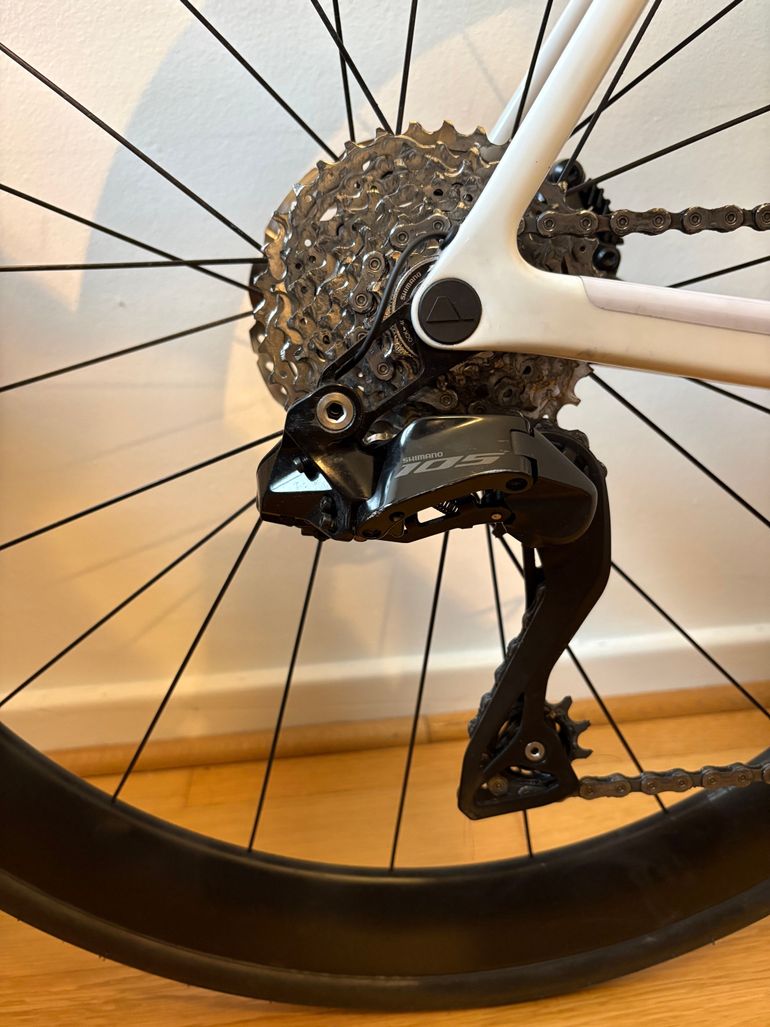 Used Canyon Ultimate CF 7 Di2 AERO 2026 2026 Road & Gravel, White — image 8 of 9