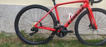 Used Trek Émonda SL 7 2023 2023 Road & Gravel, Red — image 2 of 11