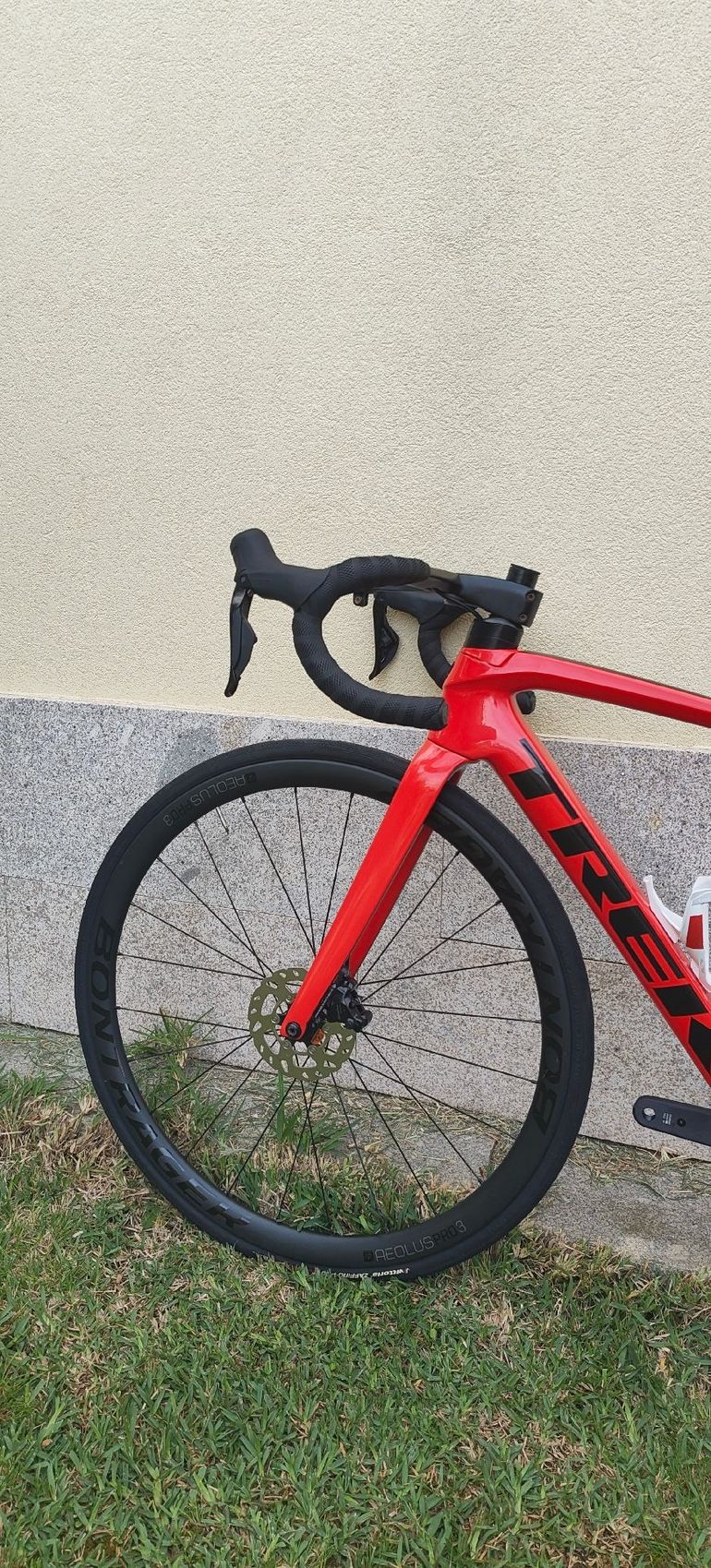 Used Trek Émonda SL 7 2023 2023 Road & Gravel, Red — image 10 of 11