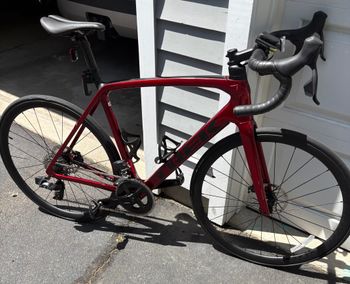 Used Trek Émonda SL 6 eTap 2022 2022 Road & Gravel, Red — image 2 of 9