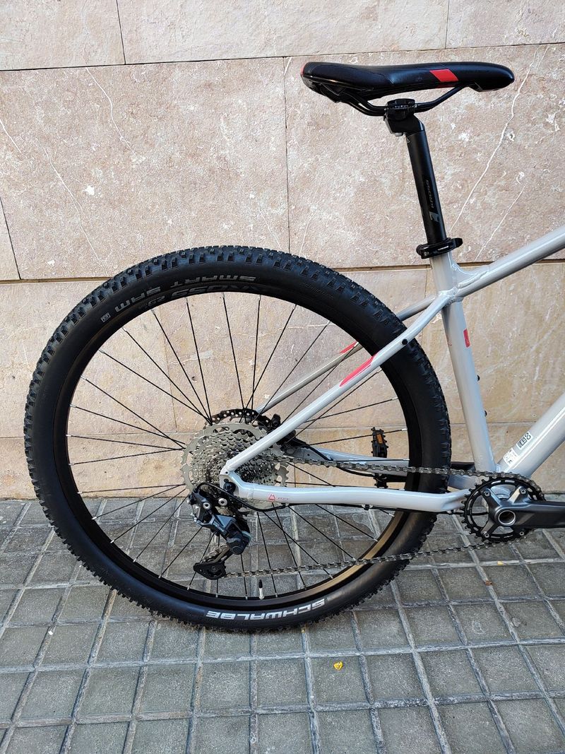 Used Kross Level Shimano Deore 2023 Mountainbike, Light Gray, 29 — image 3 of 10
