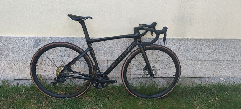 Used Specialized Tarmac SL7 Pro - SRAM Force eTap AXS 2023 2023 Road & Gravel — image 1 of 9