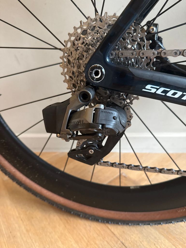 Used Scott Addict SRAM Rival eTap AXS 2025 Road & Gravel, Black — image 3 of 4