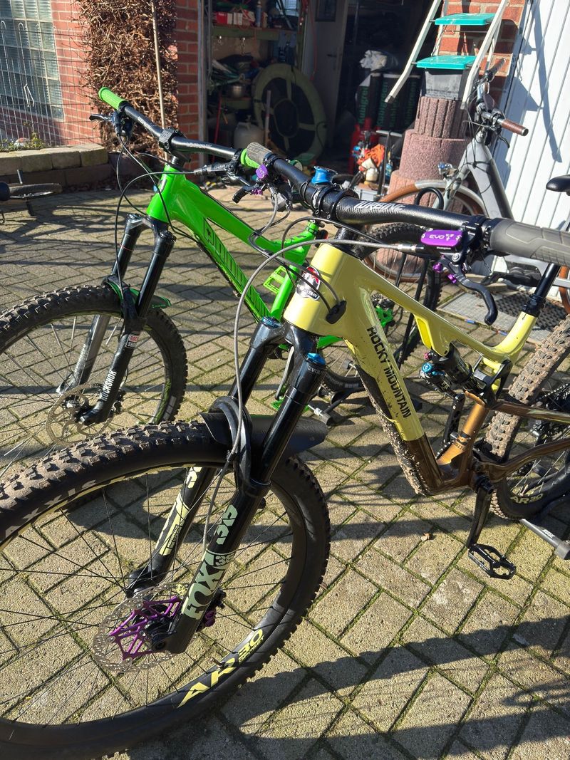 Rocky Mountain Instinct C70 Shimano 2024 2024 Mountainbike usato, Arancione — immagine 3 di 6