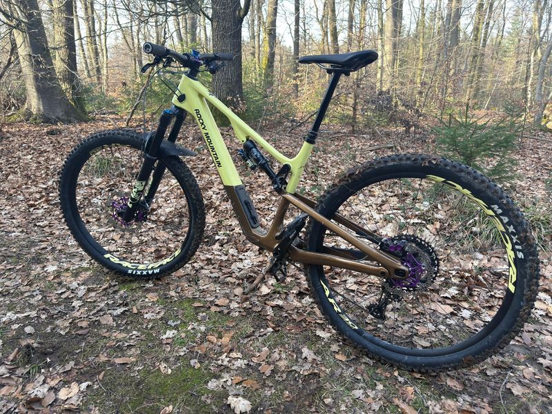 Rocky Mountain Instinct C70 Shimano 2024 2024 Mountainbike usato, Arancione — immagine 1 di 6