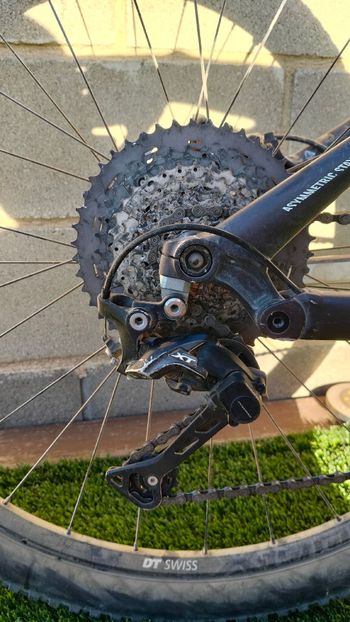 Used Canyon Nerve Shimano Deore XT 2016 Mountainbike, Black — image 4 of 14