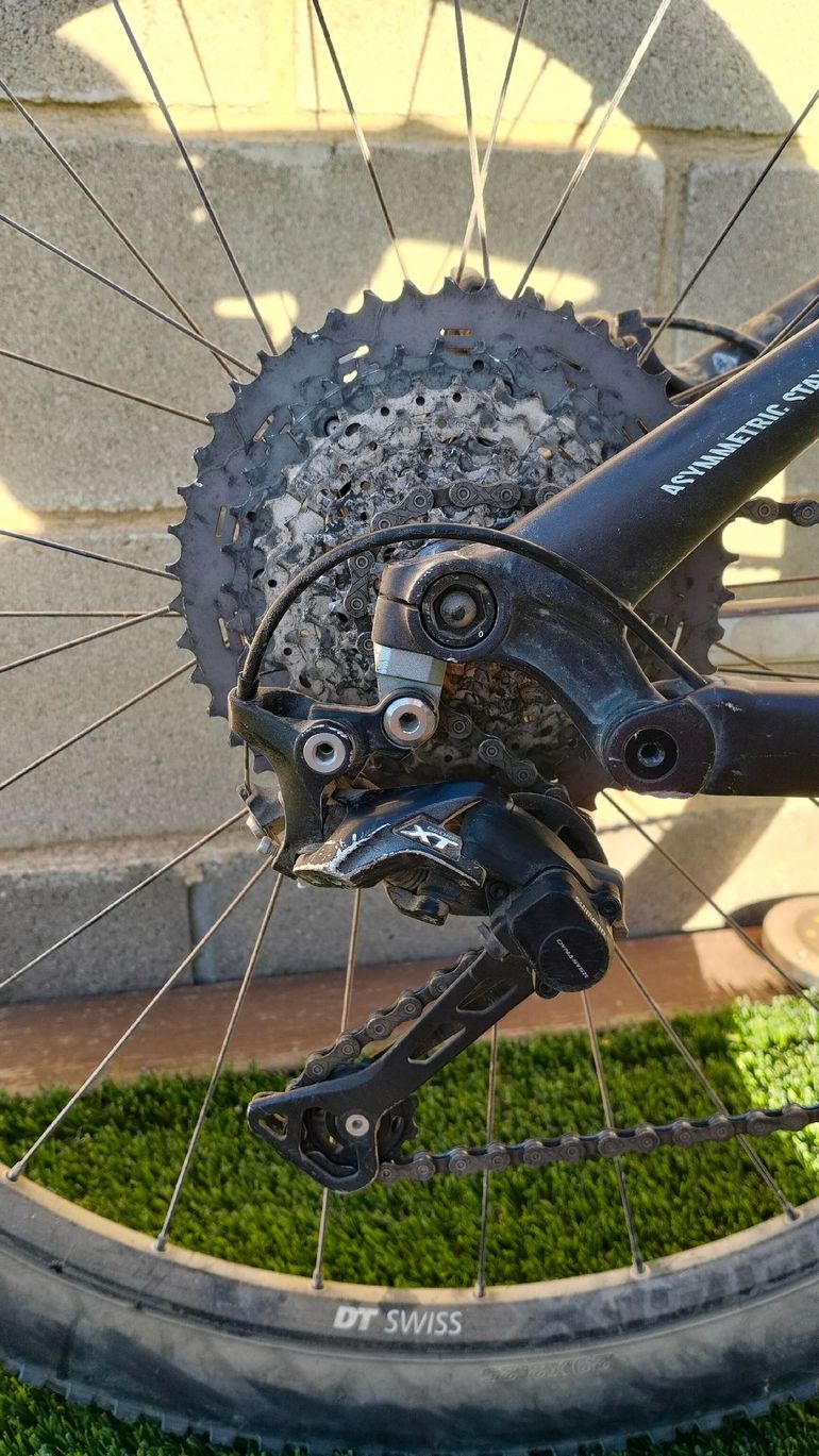 Used Canyon Nerve Shimano Deore XT 2016 Mountainbike, Black — image 4 of 14