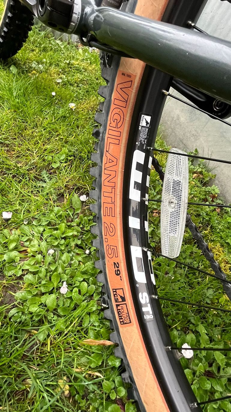 Used Breezer Thunder 2022 2022 Mountainbike, Gris claro — image 12 of 19