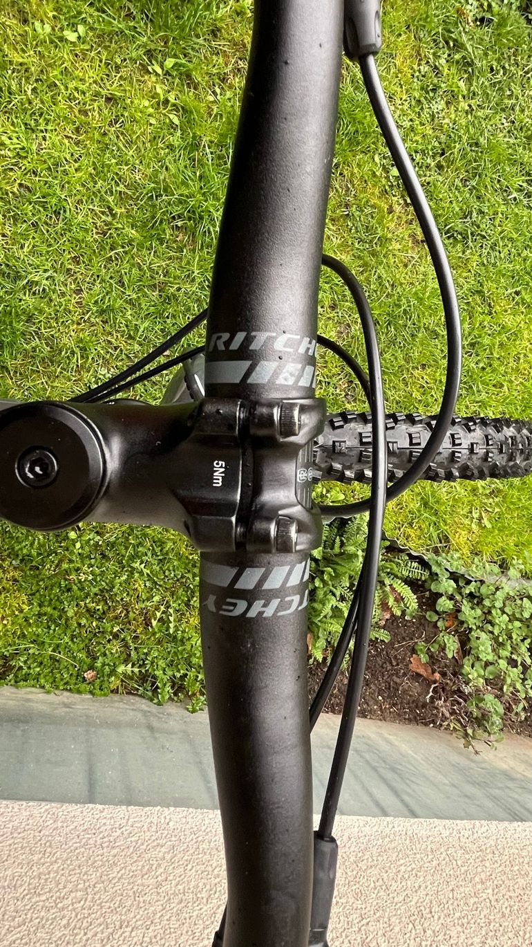 Used Breezer Thunder 2022 2022 Mountainbike, Gris claro — image 13 of 19