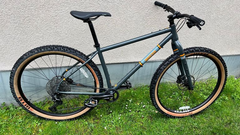 Used Breezer Thunder 2022 2022 Mountainbike, Gris claro — image 1 of 19