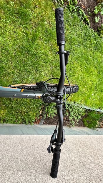 Used Breezer Thunder 2022 2022 Mountainbike, Gris claro — image 14 of 19