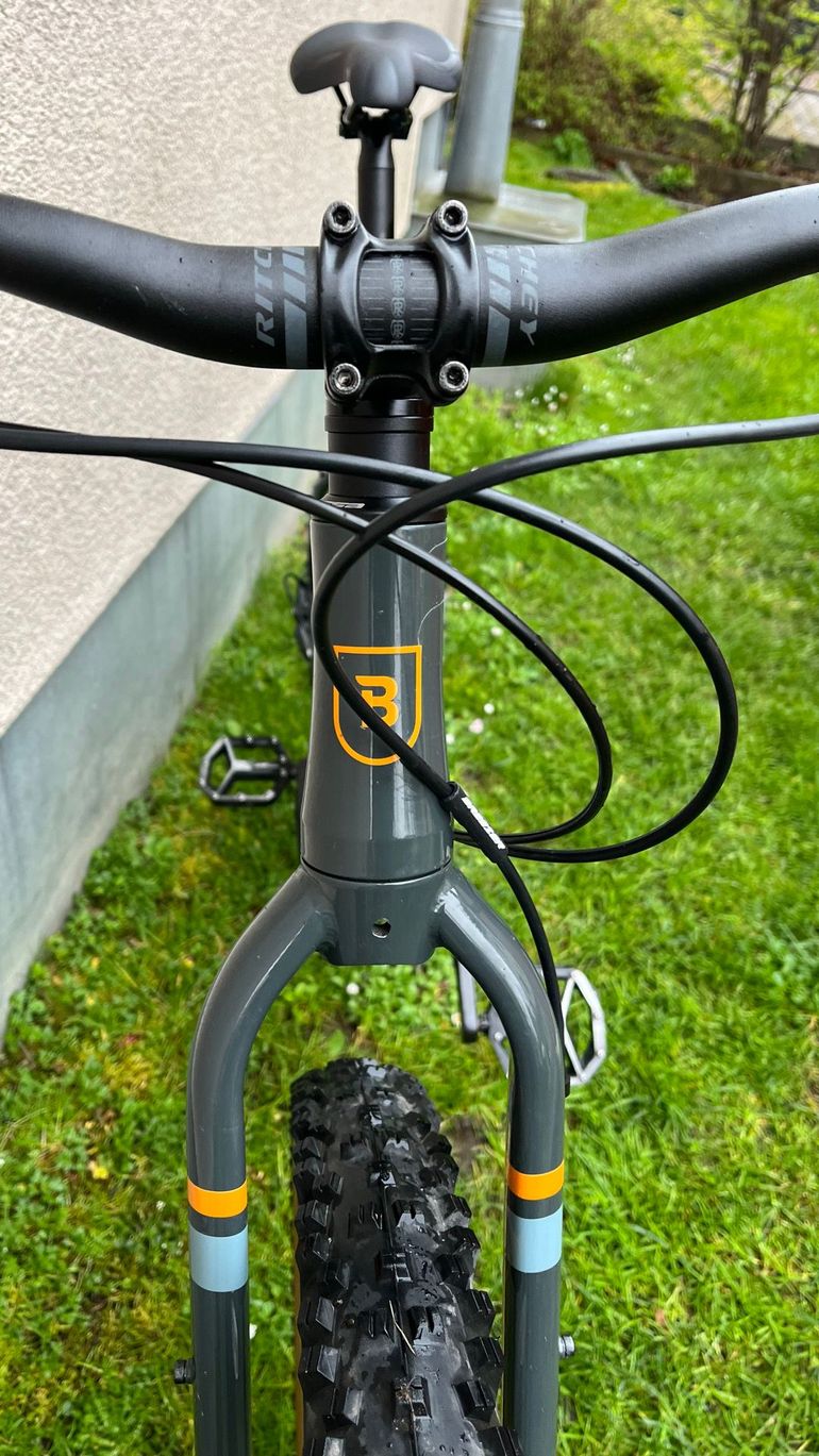 Used Breezer Thunder 2022 2022 Mountainbike, Gris claro — image 10 of 19
