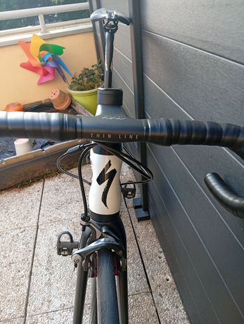 Used Specialized Tarmac Shimano Dura Ace 2018 Road & Gravel — image 2 of 5
