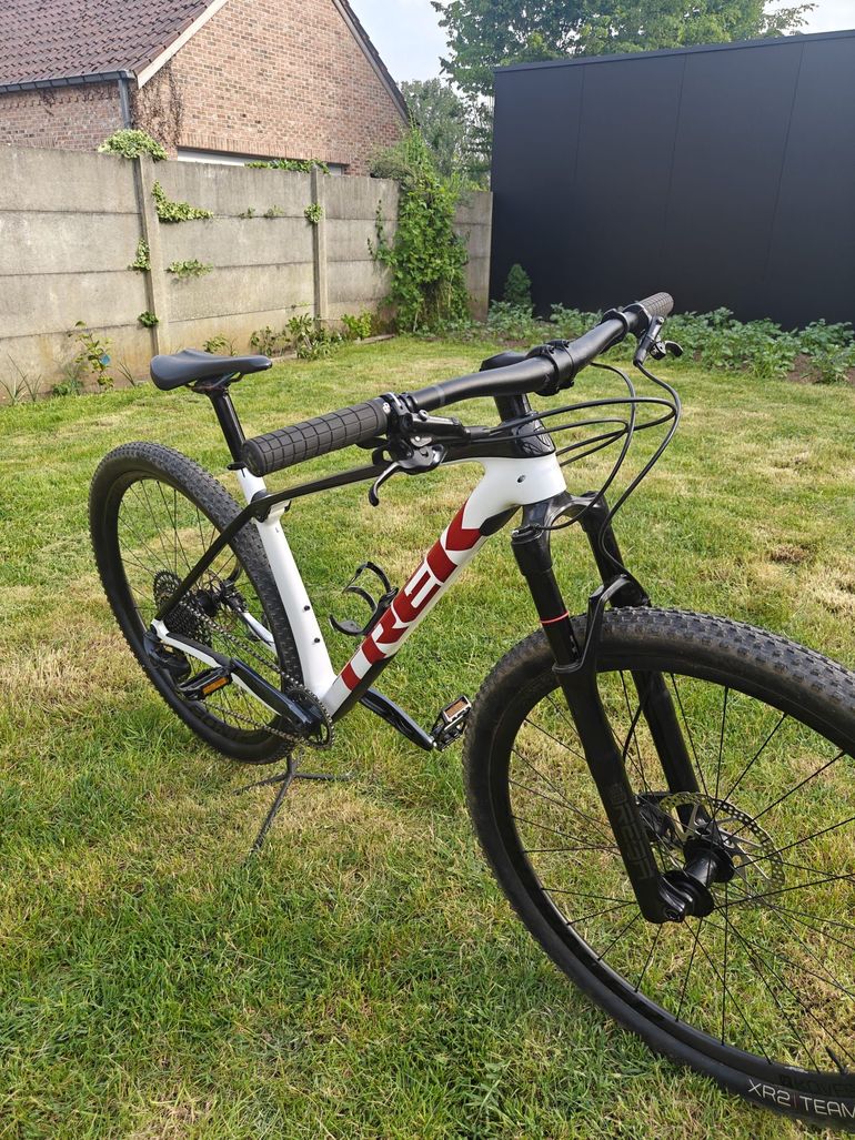 Used Trek Procaliber 9.7 2024 2024 Mountainbike, White, 29 — image 1 of 5