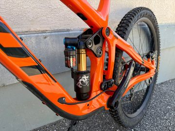 Pivot FIREBIRD Pro XT/XTR - Coil 2022 2022 Mountainbike usato, Arancione — immagine 8 di 12