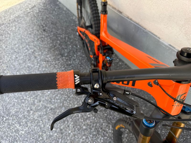 Pivot FIREBIRD Pro XT/XTR - Coil 2022 2022 Mountainbike usato, Arancione — immagine 11 di 12