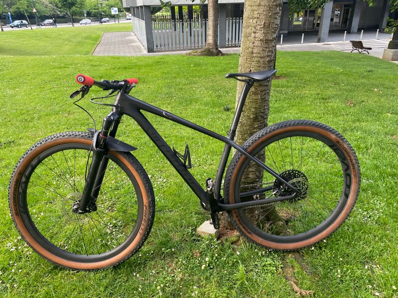 Used Specialized Epic Hardtail Expert 2020 2020 Mountainbike, Black, 29 — image 2 of 17
