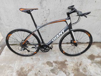 Used Giant FastRoad CoMax 2 2018 2018 Road & Gravel, Light Gray — image 9 of 14