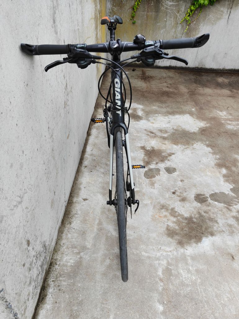 Used Giant FastRoad CoMax 2 2018 2018 Road & Gravel, Light Gray — image 3 of 14