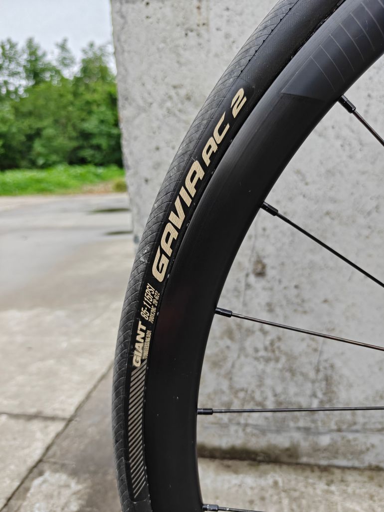 Used Giant FastRoad CoMax 2 2018 2018 Road & Gravel, Light Gray — image 5 of 14